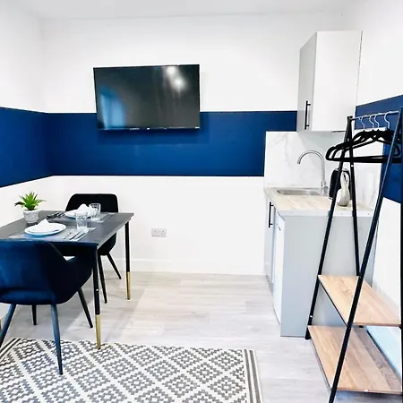 58 Blue House Center Studio, Spot