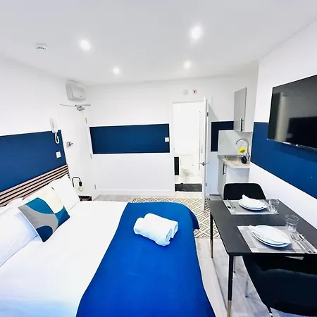 Guest house 58 Blue House Center Studio, Spot London