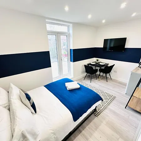 58 Blue House Center Studio, Spot Guest house *