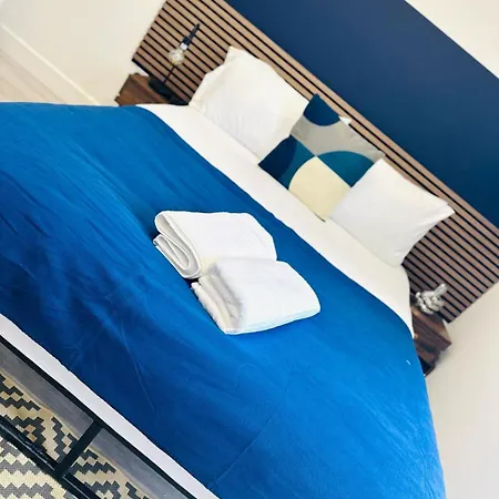 58 Blue House Center Studio, Spot Guest house