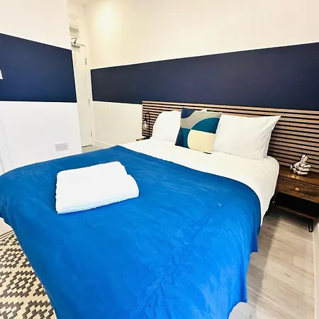 58 Blue House Center Studio, Spot London