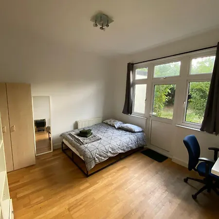 Mushroom Double Bedroom In Nw Guest house