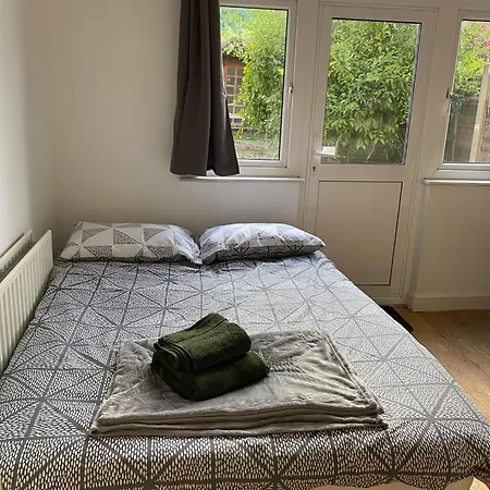 Guest house Mushroom Double Bedroom In Nw
