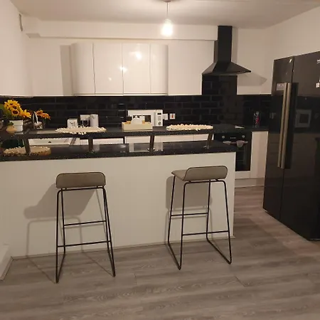 Pensjonat Yolo House *