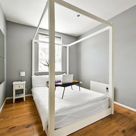 Apartment Cosy 1-Bed E15, Sleeps 4, 1 Min From Tube Station Near O2 Arena London