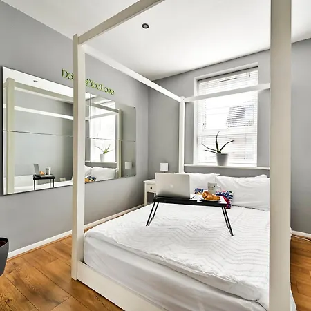 Cosy 1-Bed E15, Sleeps 4, 1 Min From Tube Station Near O2 Arena Apartment