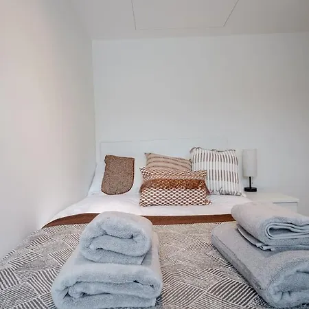 Villa Luxury 3brs House In The Heart Of Victoria