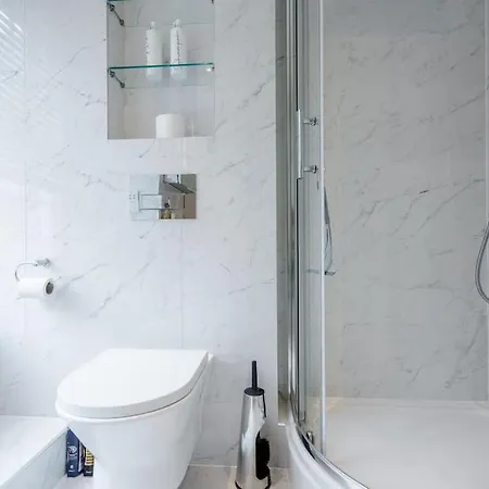 Luxury 3brs House In The Heart Of Victoria *