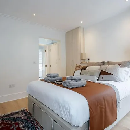 Luxury 3brs House In The Heart Of Victoria * London