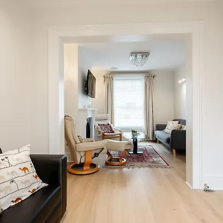 Villa Luxury 3brs House In The Heart Of Victoria