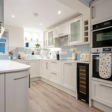 Villa Luxury 3brs House In The Heart Of Victoria *
