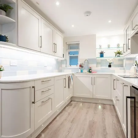 Luxury 3brs House In The Heart Of Victoria London