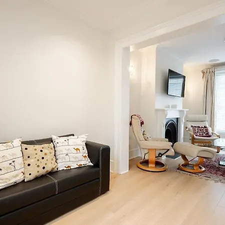 Luxury 3brs House In The Heart Of Victoria *