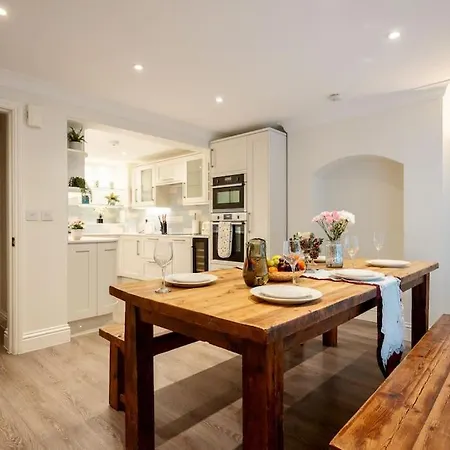 Villa Luxury 3brs House In The Heart Of Victoria