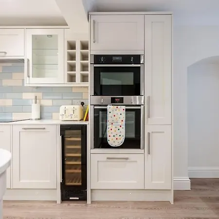 Luxury 3brs House In The Heart Of Victoria Villa
