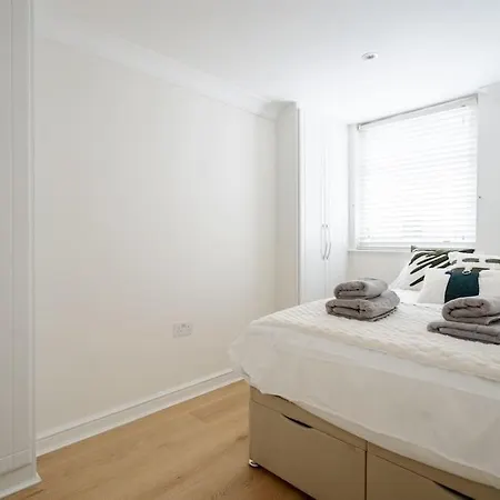 Villa Luxury 3brs House In The Heart Of Victoria London