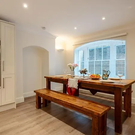 Luxury 3brs House In The Heart Of Victoria * London