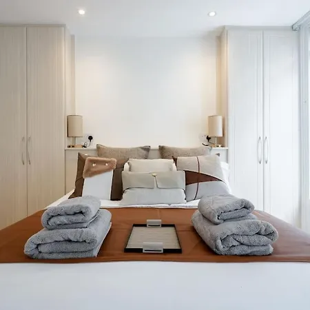 Luxury 3brs House In The Heart Of Victoria Villa London