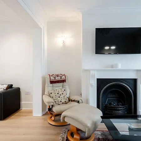 Luxury 3brs House In The Heart Of Victoria London