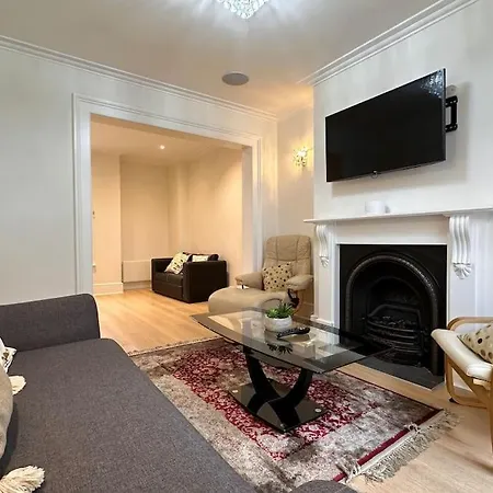 Luxury 3brs House In The Heart Of Victoria