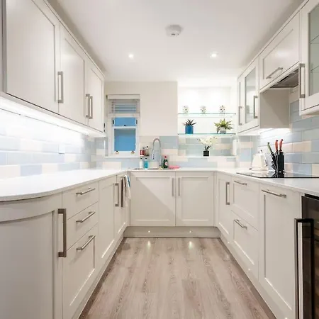 Luxury 3brs House In The Heart Of Victoria *