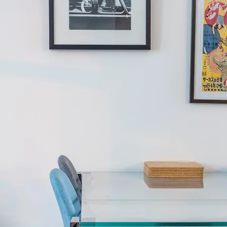 Modern & At Charing Cross Apartment *