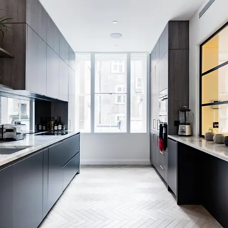 Modern & At Charing Cross Apartment London