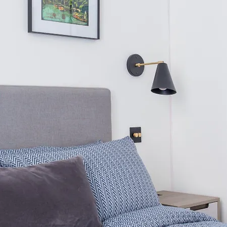 Apartment Modern & At Charing Cross London