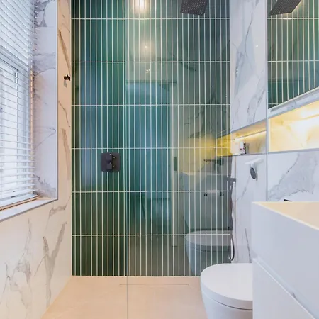 Apartment Modern & At Charing Cross London