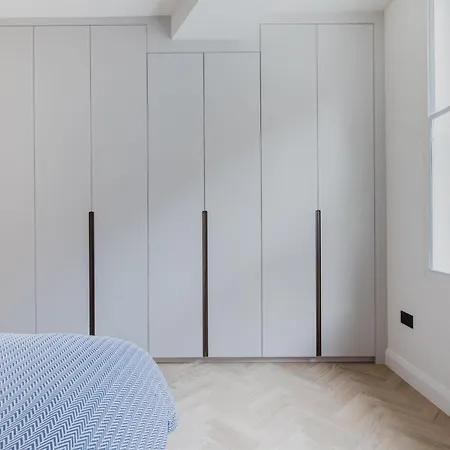 Modern & At Charing Cross Apartment *