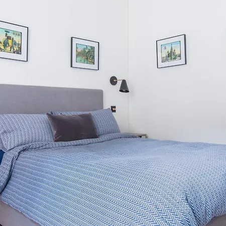 Apartment Modern & At Charing Cross London