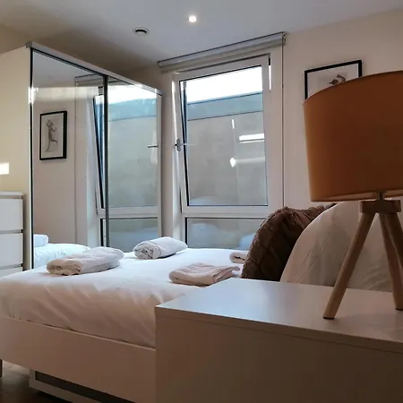 Canary Wharf Serviced Apartments London