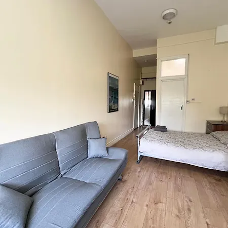 Comfy - Finchley Road * London