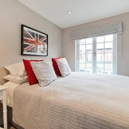 *newly Renovated 2-bed In Heart Of Notting Hill* Apartment *