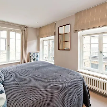 Apartment *newly Renovated 2-bed In Heart Of Notting Hill*