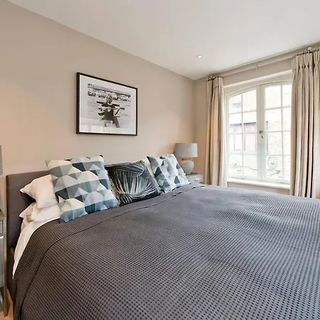 *newly Renovated 2-bed In Heart Of Notting Hill* London
