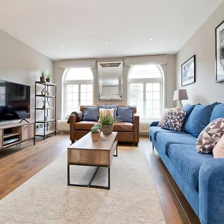 *newly Renovated 2-bed In Heart Of Notting Hill* *