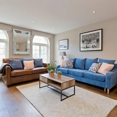 *newly Renovated 2-bed In Heart Of Notting Hill*