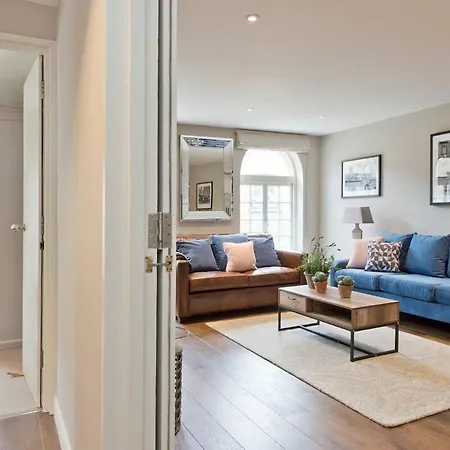 *newly Renovated 2-bed In Heart Of Notting Hill* * London