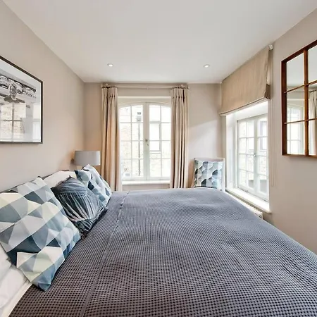 Apartment *newly Renovated 2-bed In Heart Of Notting Hill*
