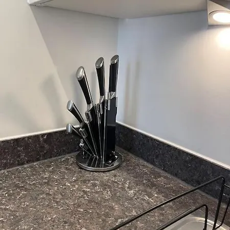 Contemporary Urban Retreat, 2-bedroom Haven By City Airport Apartment London