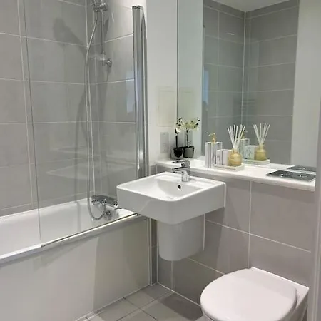 Appartement Contemporary Urban Retreat, 2-bedroom Haven By City Airport Londen
