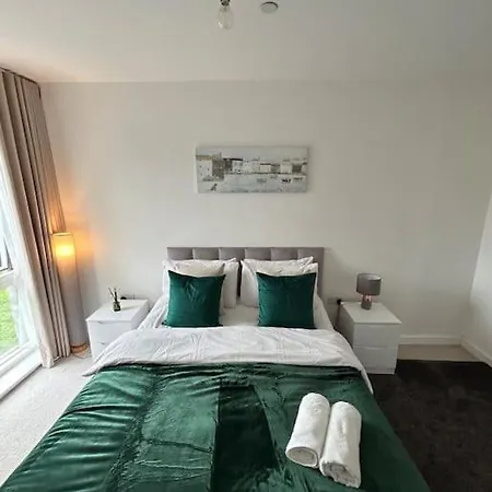Apartment Contemporary Urban Retreat, 2-bedroom Haven By City Airport