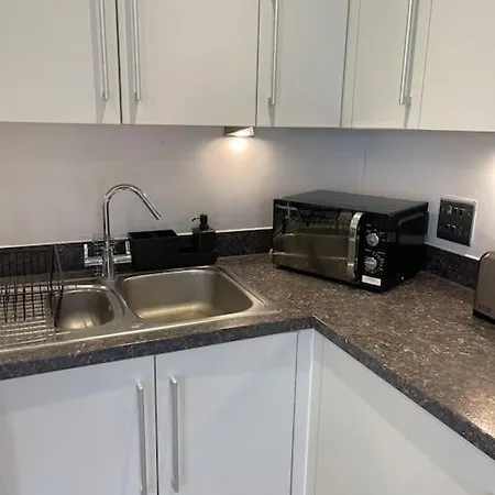 Contemporary Urban Retreat, 2-bedroom Haven By City Airport London