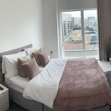 Apartment Contemporary Urban Retreat, 2-bedroom Haven By City Airport