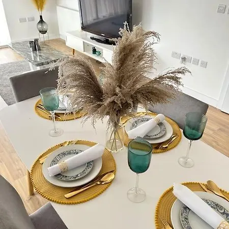 Apartment Contemporary Urban Retreat, 2-bedroom Haven By City Airport London