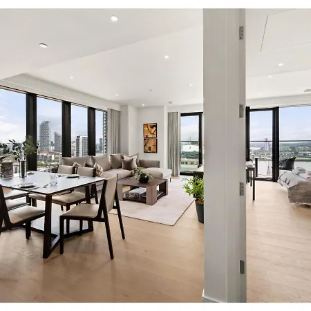 Elegant And Modern In Canary Wharf Right Next To Thames Apartment
