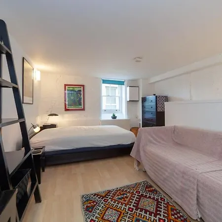 Charming 1 Bedroom In Old School House Apartment *