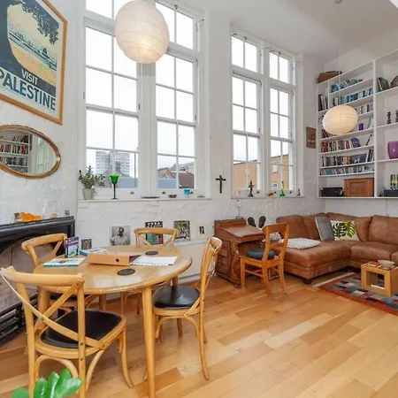 Charming 1 Bedroom In Old School House Apartment