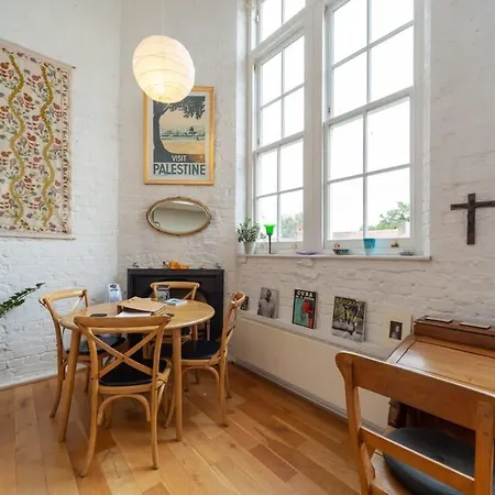 Charming 1 Bedroom In Old School House *